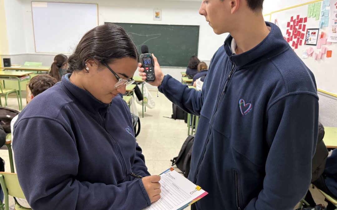 Alumnado de Secundaria estudia la contaminación acústica y la temperatura del colegio para mejorar los procesos de aprendizaje